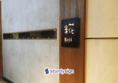 Cut-through hollow lighted sign